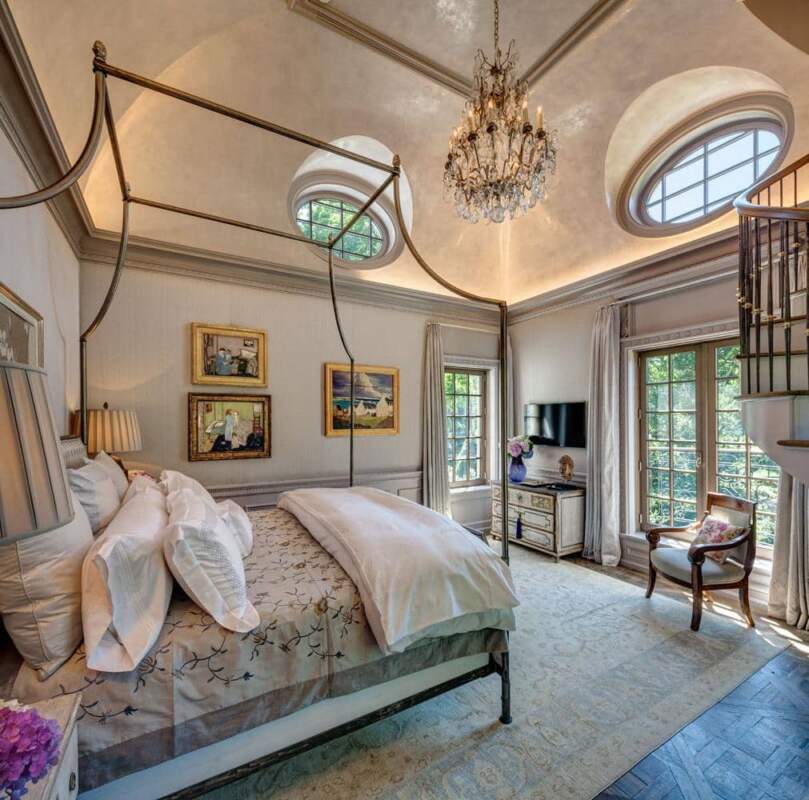 "Traditional Bedroom Design: Timeless Elegance"