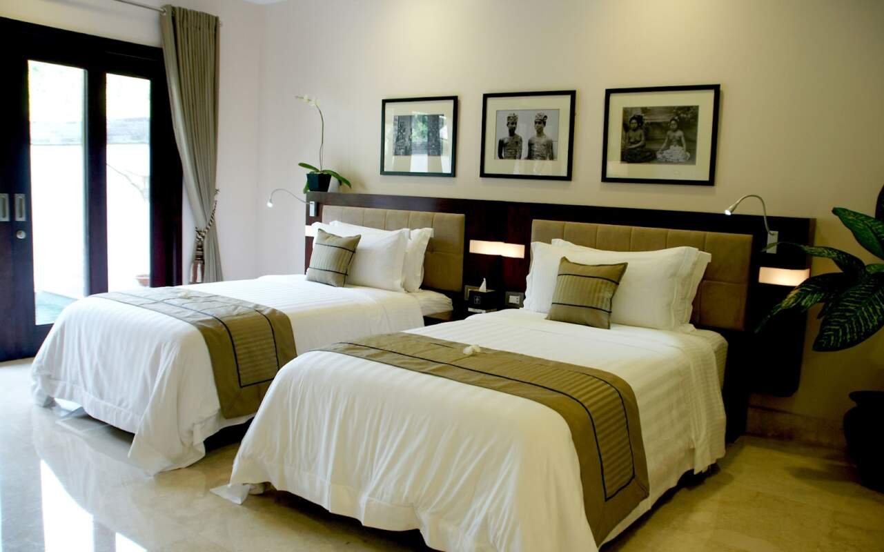 Hotel room storage